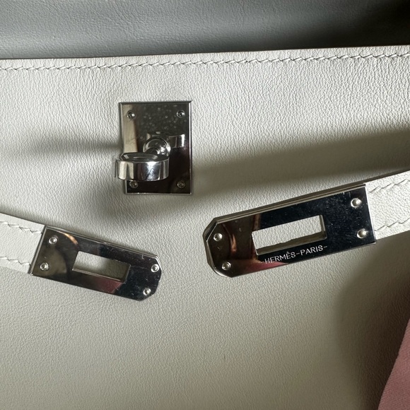 Elegant Cream Shoulder Bag - Picture 10 of 11